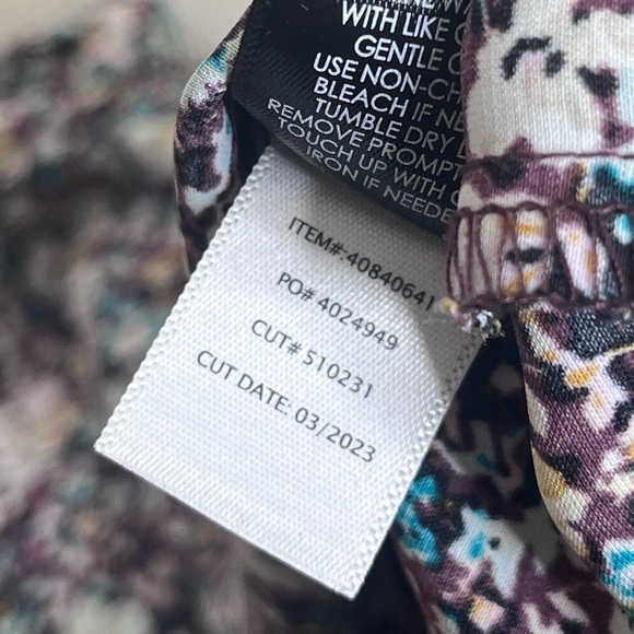 Torrid Haper Floral Bloomcore Sz 2 V-Neck Blouse - Picture 7 of 11